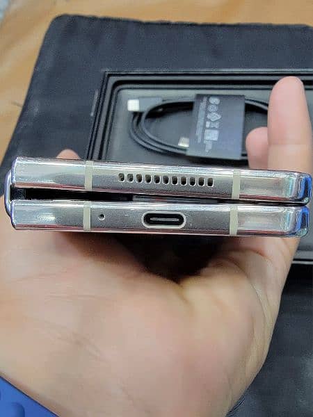 Samsung Galaxy Z Fold 4 3
