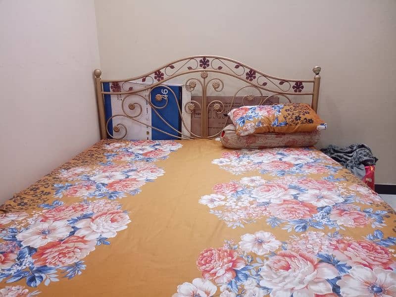 KING SIZE BED WITH MATTRESS 0
