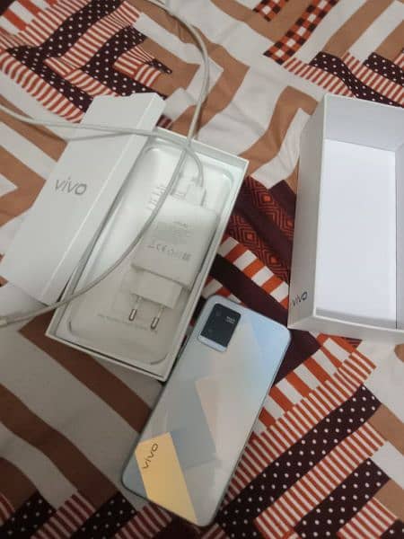 vivo y21 with full box 10by10 condition 4