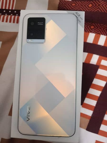 vivo y21 with full box 10by10 condition 6