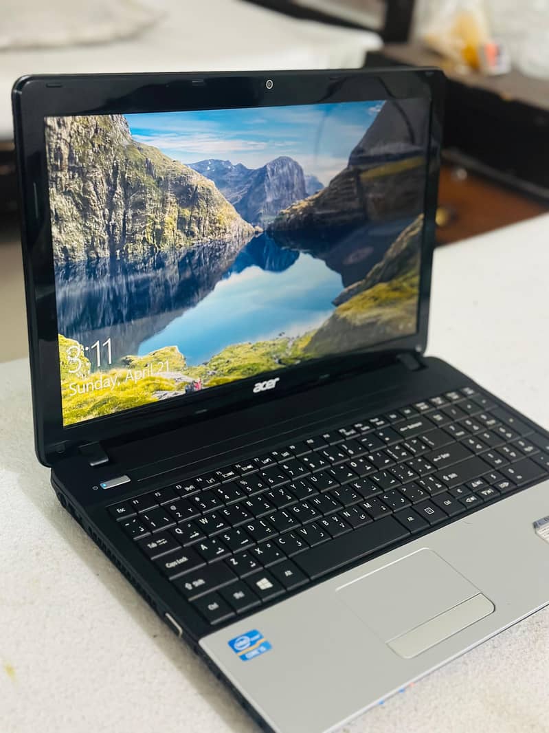 Laptop: Acer Aspire E1-571 0