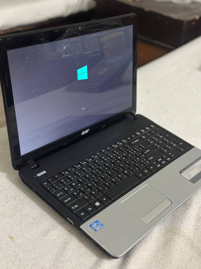 Laptop: Acer Aspire E1-571 1