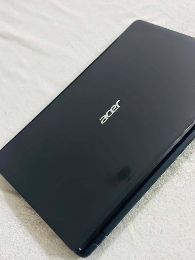 Laptop: Acer Aspire E1-571 2