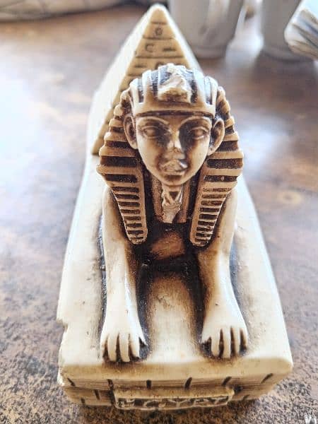 Egyptian ke pyramid antique Hai 200 Sal purane 0