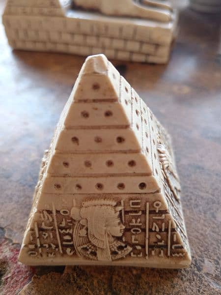 Egyptian ke pyramid antique Hai 200 Sal purane 6