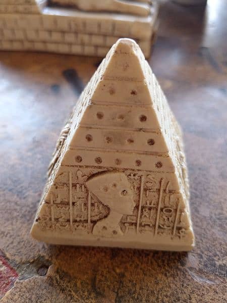 Egyptian ke pyramid antique Hai 200 Sal purane 8