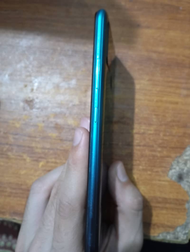 Infinix hot 10 4/64 with box 4