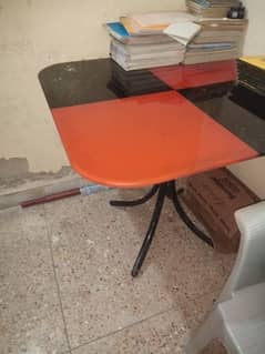 hey iam selling my Dining table