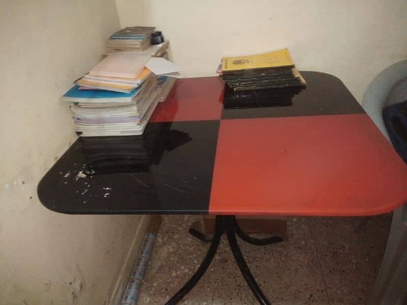 hey iam selling my Dining table 1