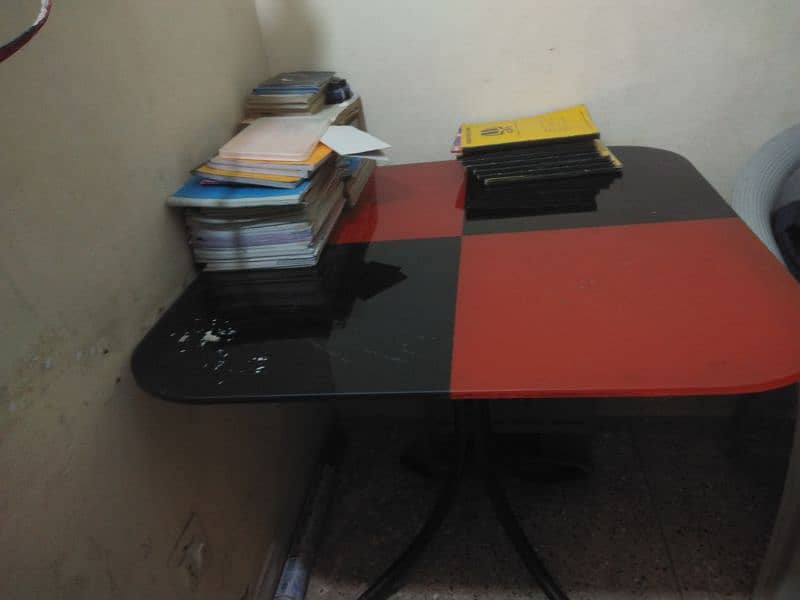 hey iam selling my Dining table 3