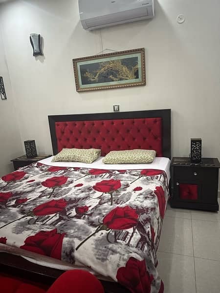 Double bed with side tables 2