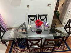 Dinning table (very good condition)