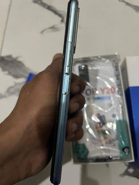 vivo y20s 4/128 with box and original charger 2