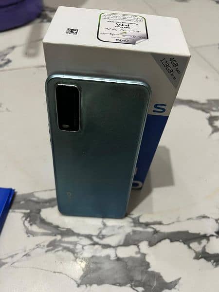 vivo y20s 4/128 with box and original charger 4