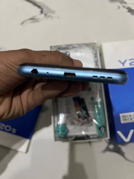 vivo y20s 4/128 with box and original charger 5