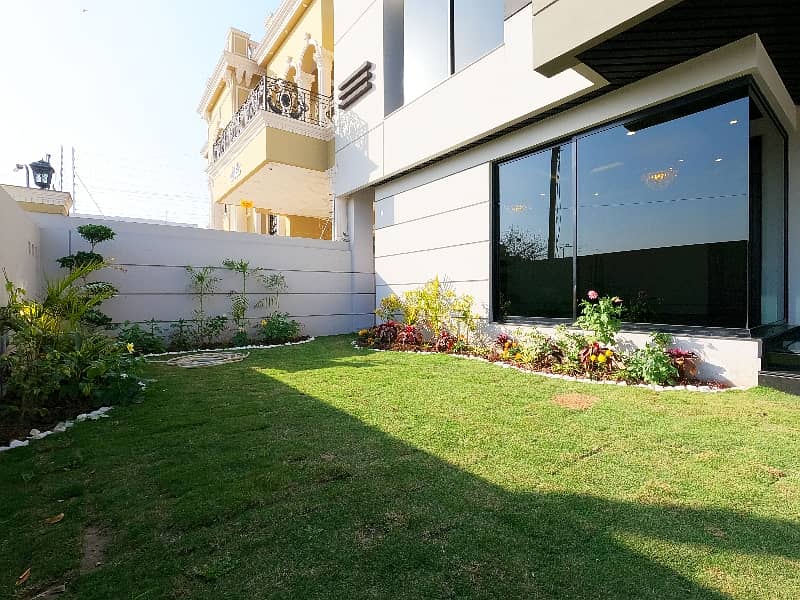 1 Kanal Facing Park House For Sale In J Block Of Valencia Lahore 8