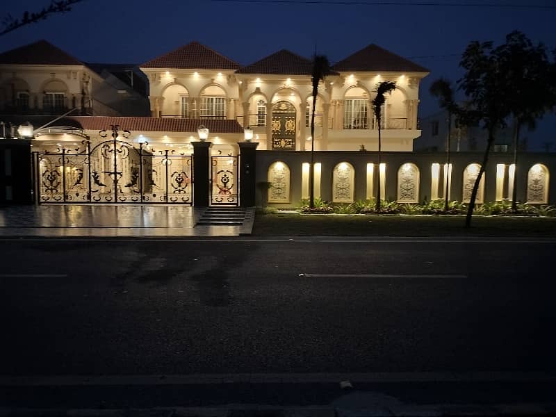 Valencia Town Lahore Pakistan 2 Kanal 150 Feet Road House For Sale 6 Beds 2