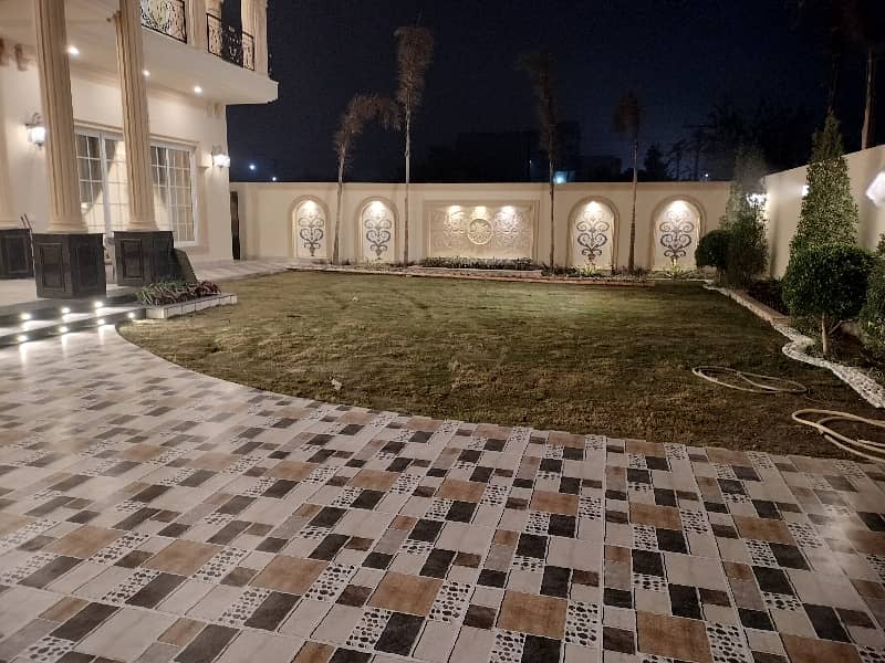 Valencia Town Lahore Pakistan 2 Kanal 150 Feet Road House For Sale 6 Beds 3