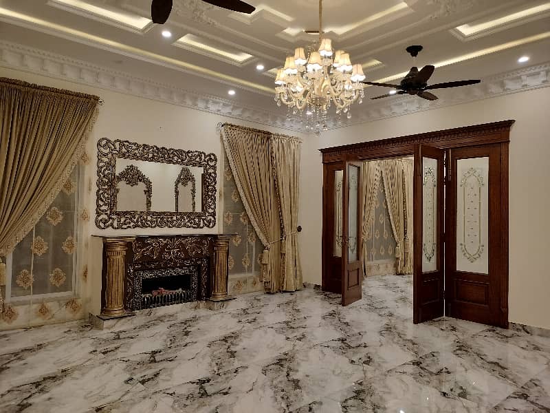 Valencia Town Lahore Pakistan 2 Kanal 150 Feet Road House For Sale 6 Beds 8