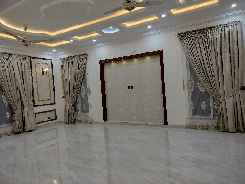 Valencia Town Lahore Pakistan 2 Kanal 150 Feet Road House For Sale 6 Beds 11