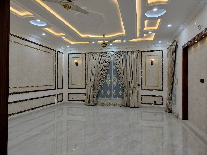 Valencia Town Lahore Pakistan 2 Kanal 150 Feet Road House For Sale 6 Beds 13