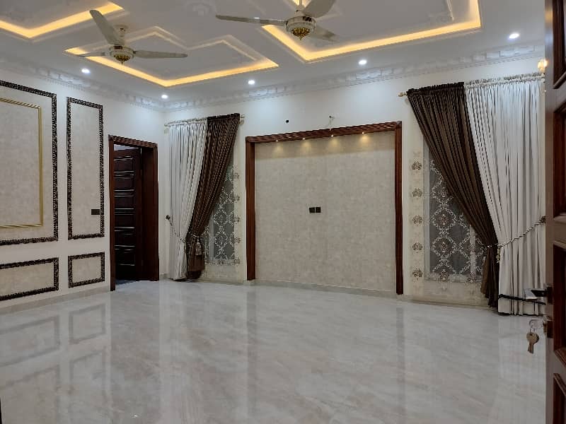 Valencia Town Lahore Pakistan 2 Kanal 150 Feet Road House For Sale 6 Beds 14