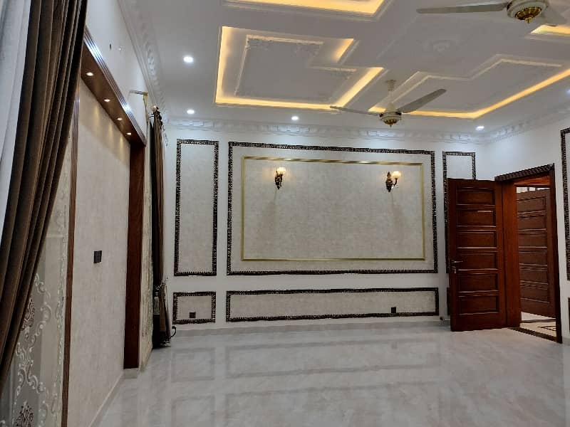 Valencia Town Lahore Pakistan 2 Kanal 150 Feet Road House For Sale 6 Beds 16