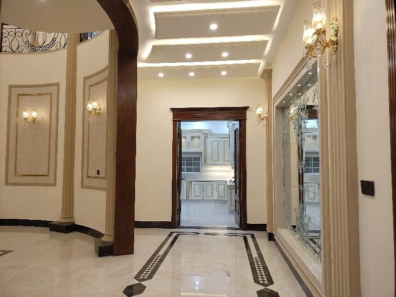 Valencia Town Lahore Pakistan 2 Kanal 150 Feet Road House For Sale 6 Beds 17