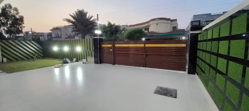 Luxury 1 Kanal Brand New Modern House For Sale In Valencia Town Lahore 19