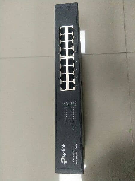 Network Switch Linksys & TP Link 16 Port 2