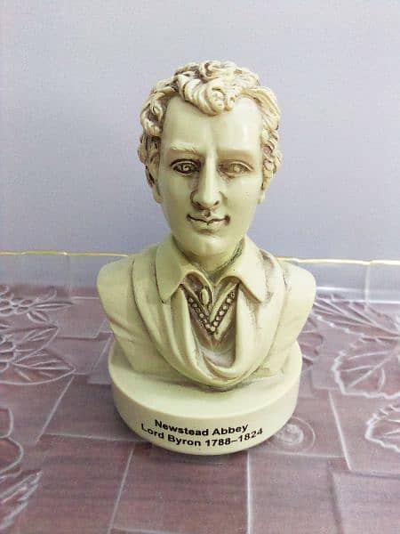 Bust of English poet Lord Byron 0