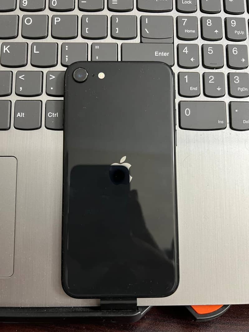 iPhone SE 2 (2020 Model) 64GB PTA APRROVED 1