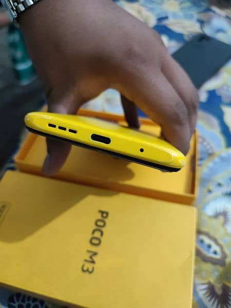 POCO M3 6/128 6000mah battery box with charger all ok no open 5