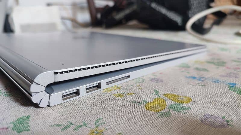 Microsoft Surface book 2 i5 6th Gen 8/128 GB better than HP, LENOVO 10