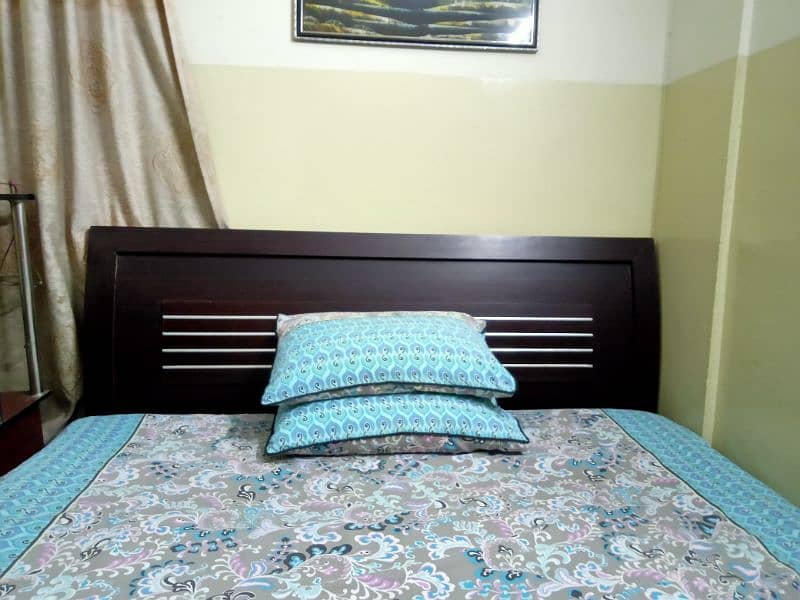 king size bed with mattress kum istamal Kiya hay 2