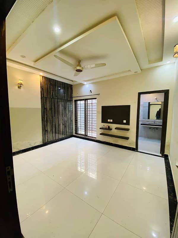 10 Marla Beautiful Bungalow For Rent In Pchs Near Dha Lahore 2