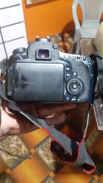 canan 60D dslr use 18.135 lans bacg. istand 1