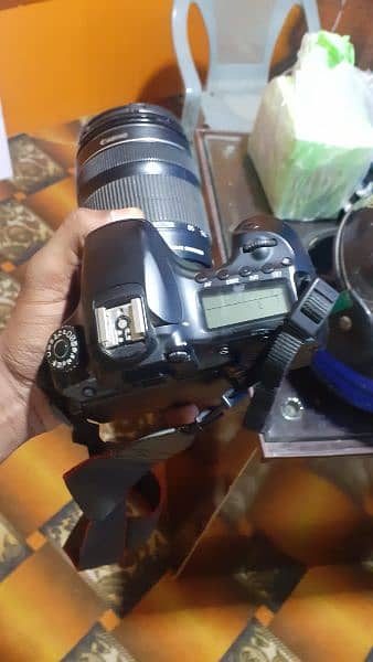 canan 60D dslr use 18.135 lans bacg. istand 2