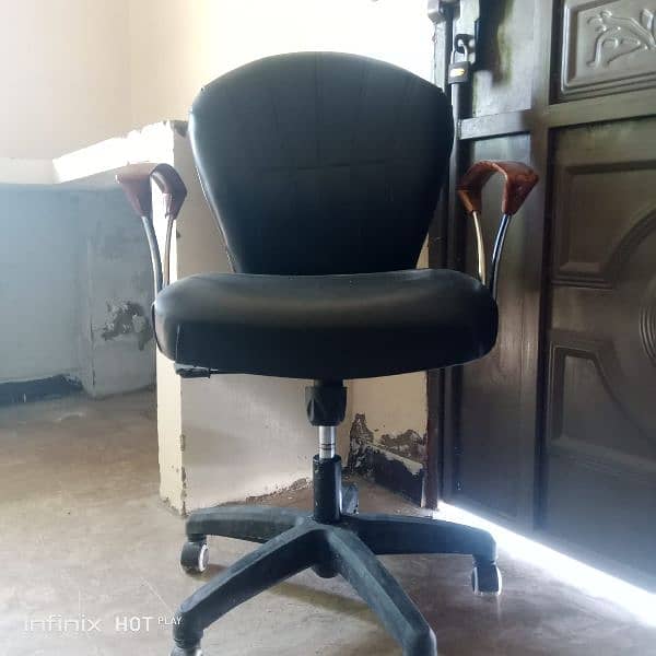 office chair in new condition 0