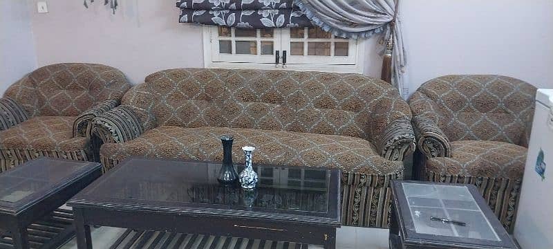 v Good condition sofa for ssle 1