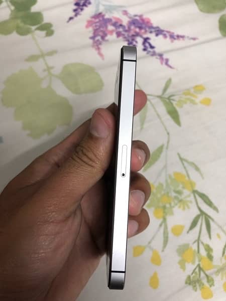 iPhone 5 SE 32GB 4