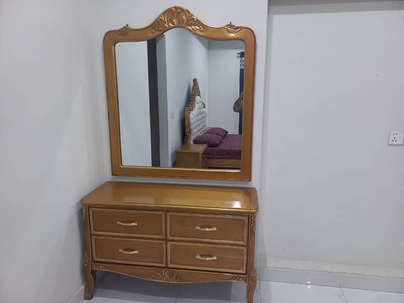 King size bed with 2 side tables and dressing table 1