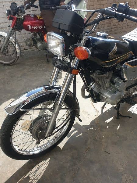 CG 125 2022 model genuine tanki side covers only bike nahi hai 3