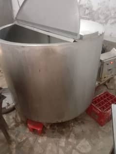 900 liter chiller fresh condition. full chill