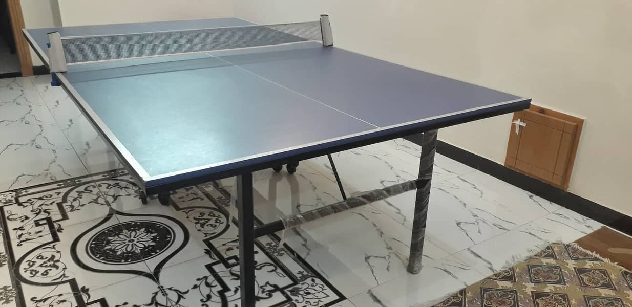 Excellent Condition Table Tennis with Rackets 3