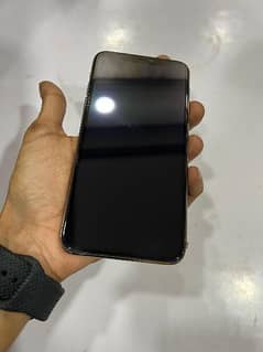 Iphone 11 pro max. Not pta 256 gb 10 by 9 condition. Battery health 82%