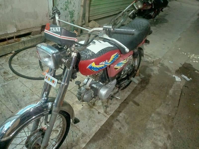 its super asia 2013 model bike all OK koi kaam nhi honay wala saaf  ha 2