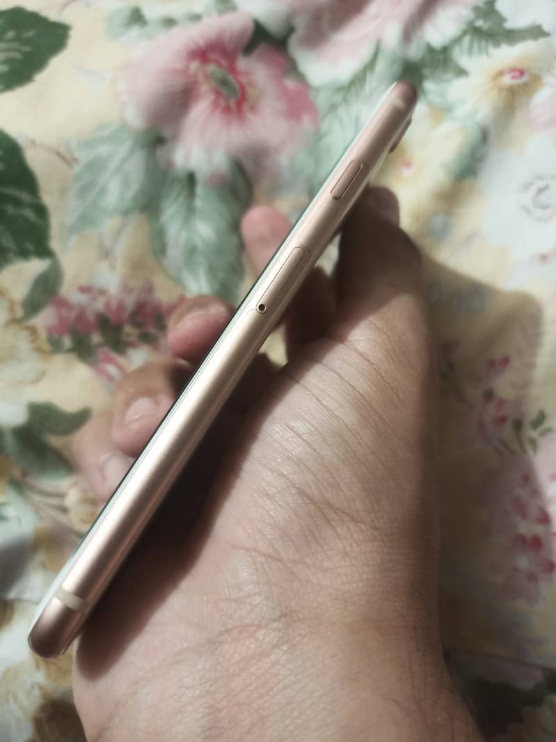 iphone 8 64gb gold mint condition 6