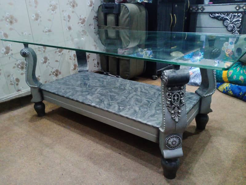 Centre table with glass top 3