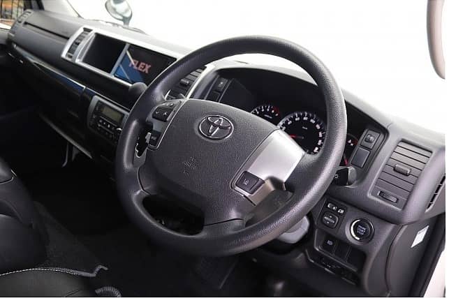 Toyota Hiace TRH219 10